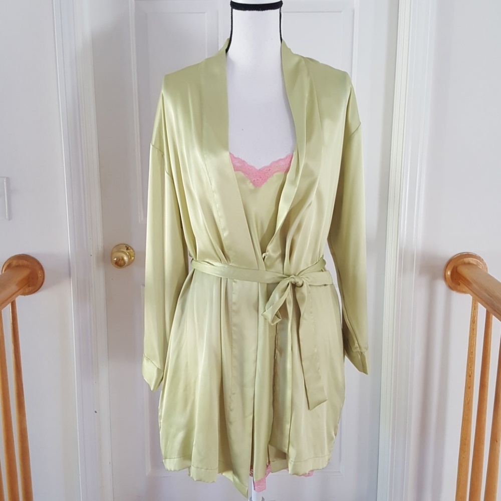 19:05   Victoria’s Secret Vintage Lingerie Set
